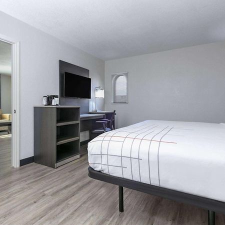 La Quinta Inn By Wyndham Dallas Uptown Bagian luar foto