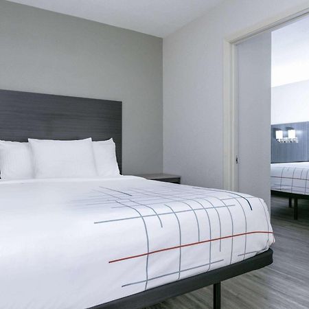 La Quinta Inn By Wyndham Dallas Uptown Bagian luar foto