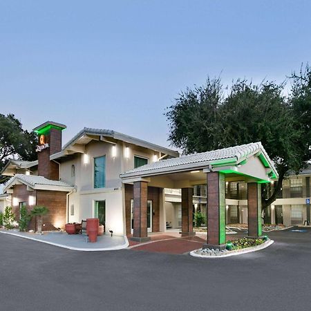 La Quinta Inn By Wyndham Dallas Uptown Bagian luar foto