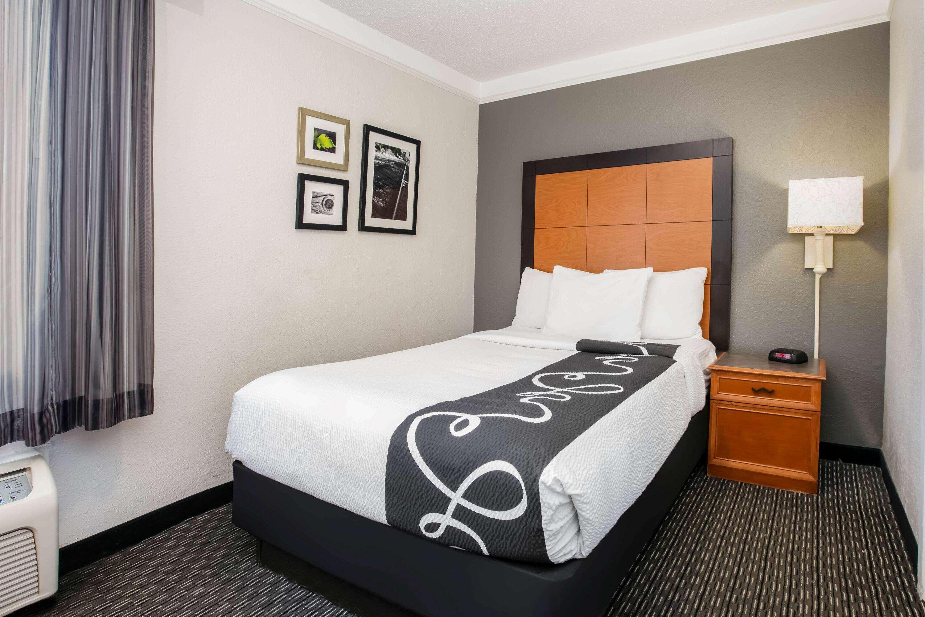 La Quinta Inn By Wyndham Dallas Uptown Bagian luar foto