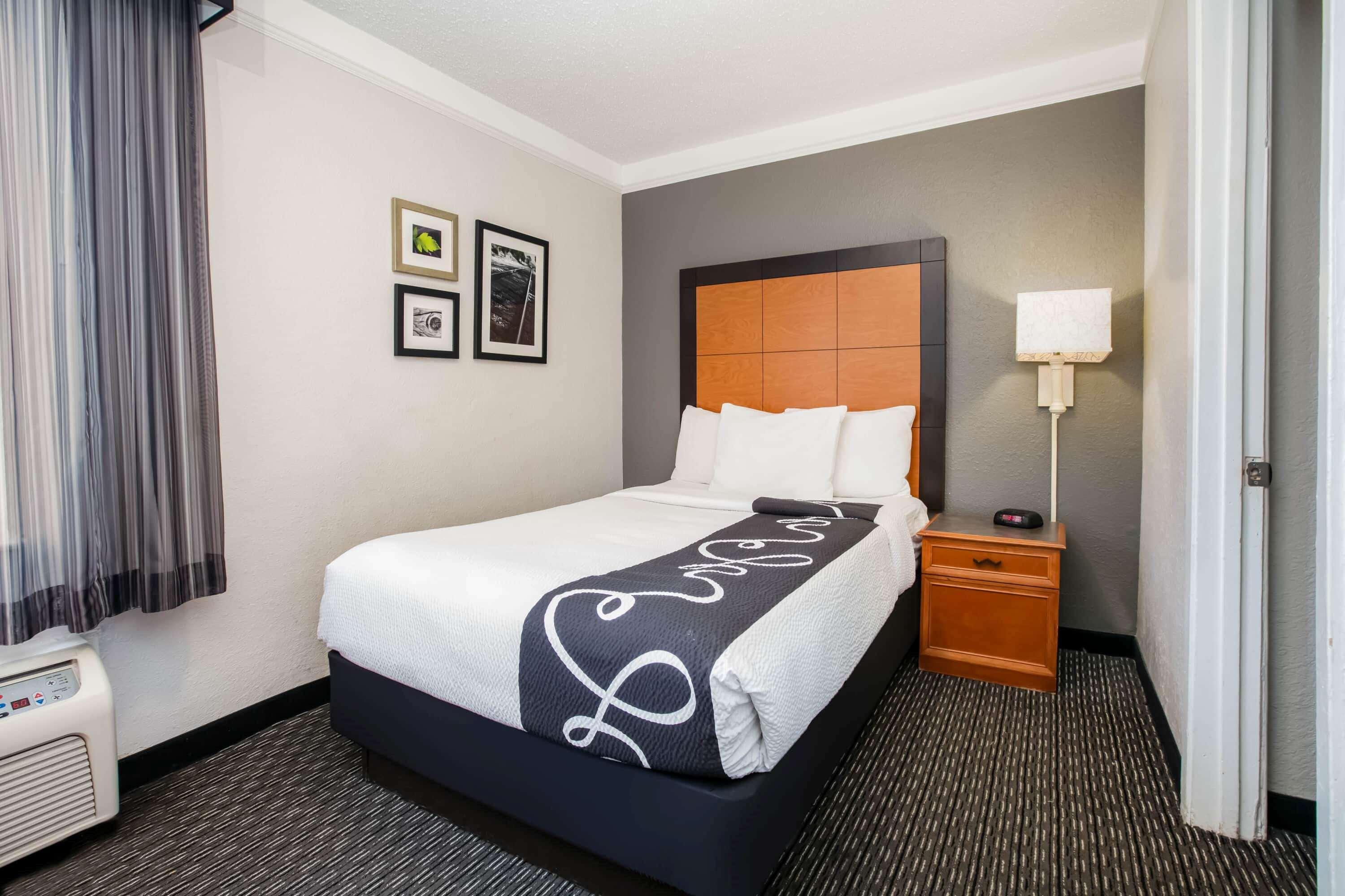La Quinta Inn By Wyndham Dallas Uptown Bagian luar foto