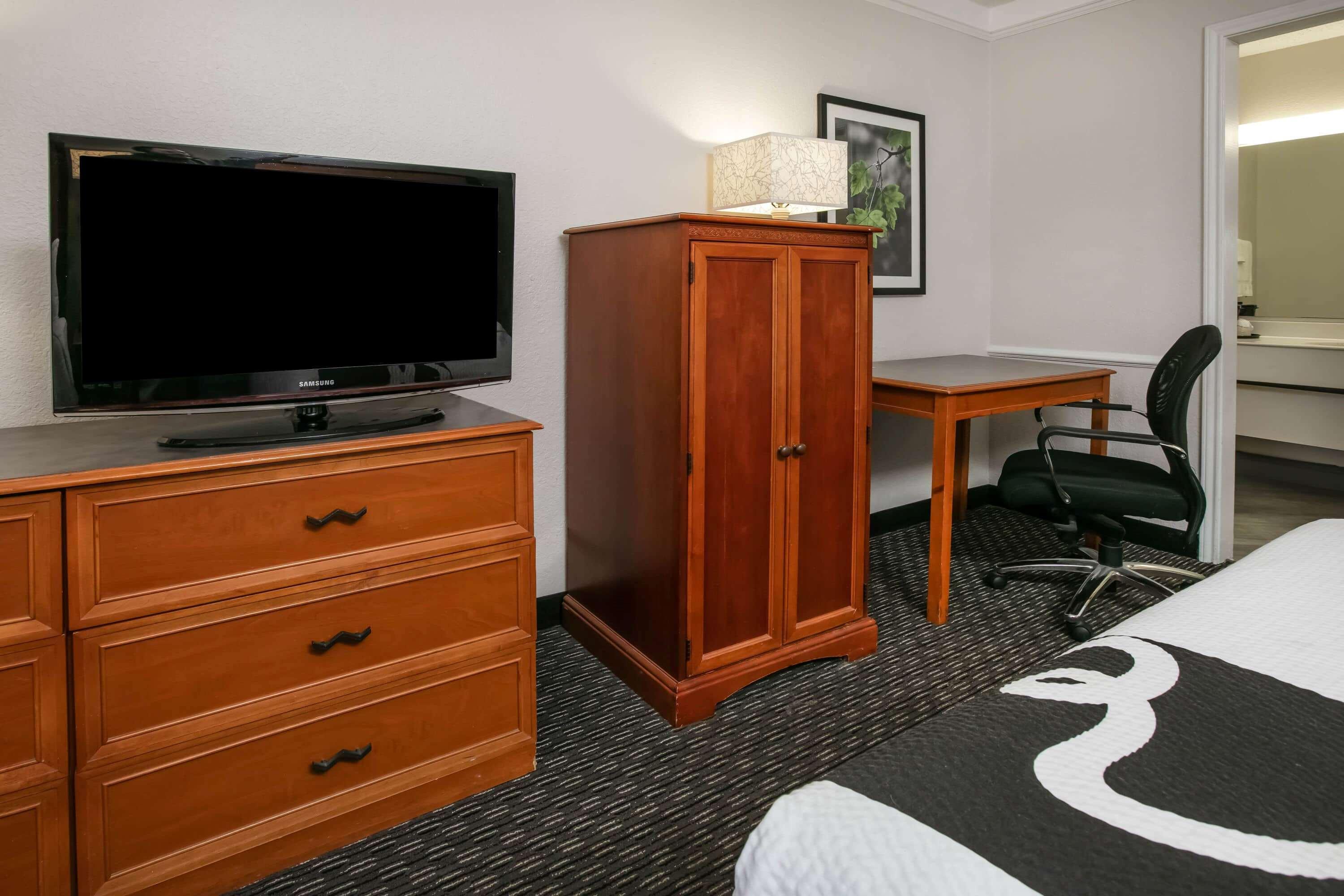 La Quinta Inn By Wyndham Dallas Uptown Bagian luar foto