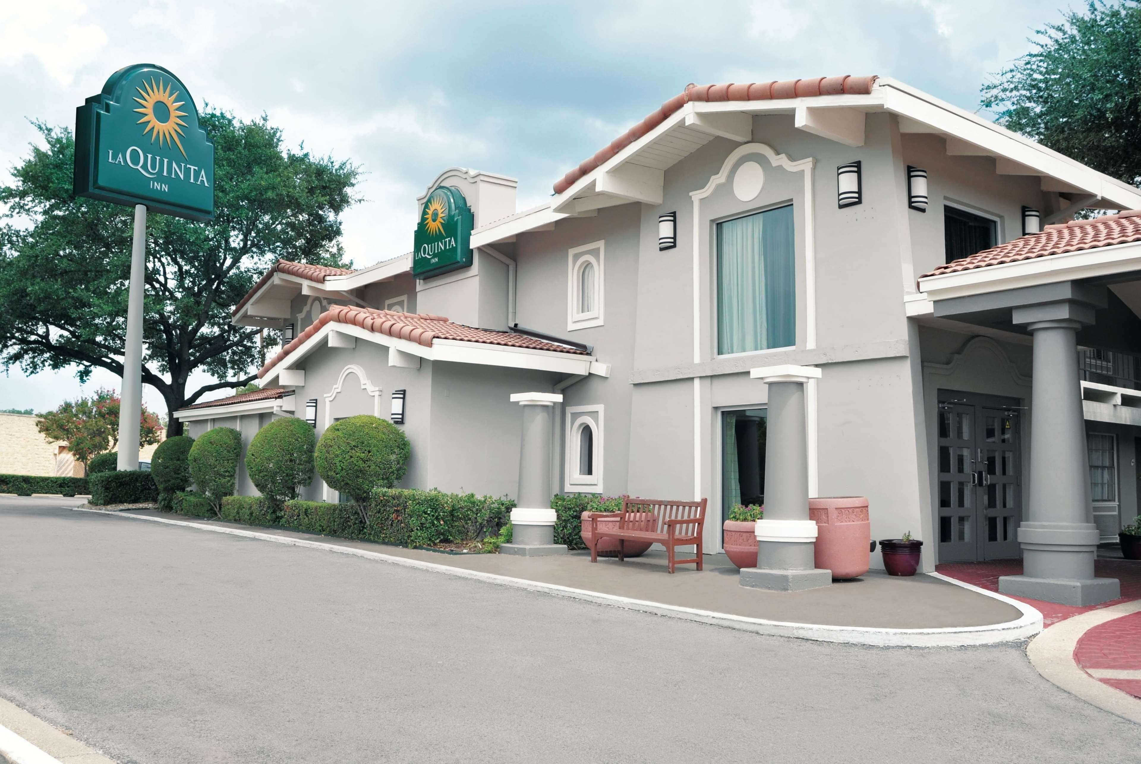 La Quinta Inn By Wyndham Dallas Uptown Bagian luar foto