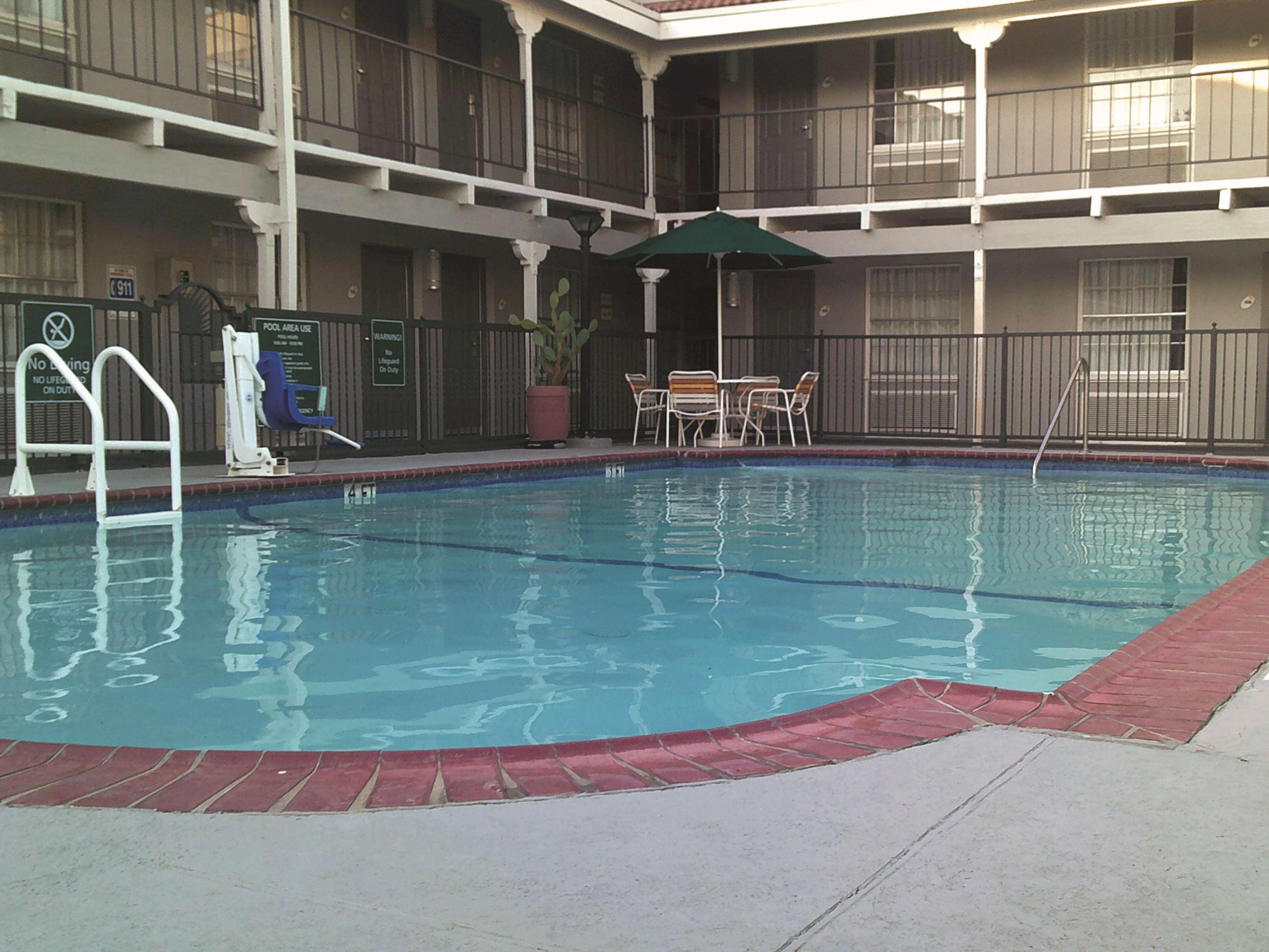 La Quinta Inn By Wyndham Dallas Uptown Bagian luar foto