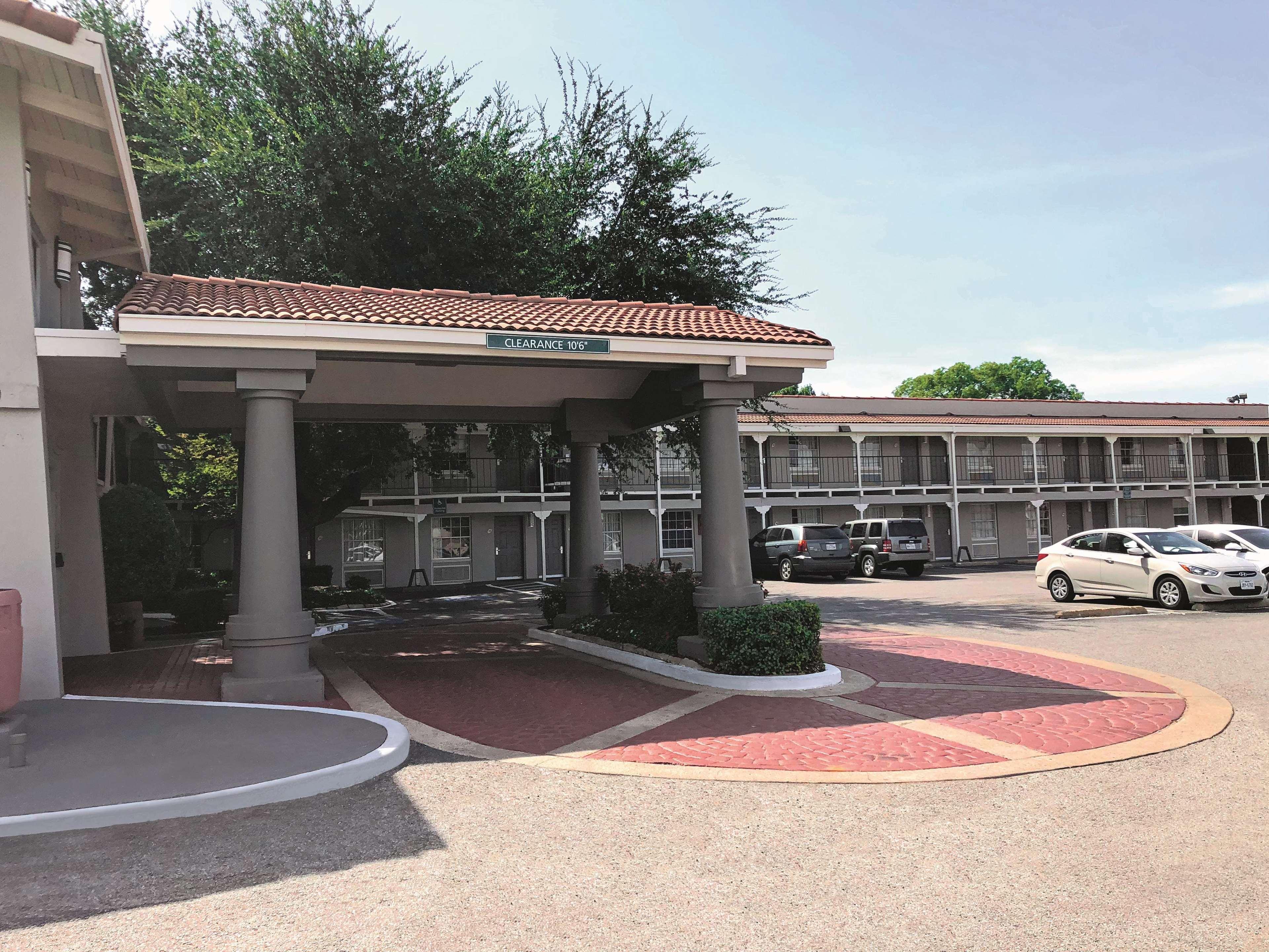 La Quinta Inn By Wyndham Dallas Uptown Bagian luar foto