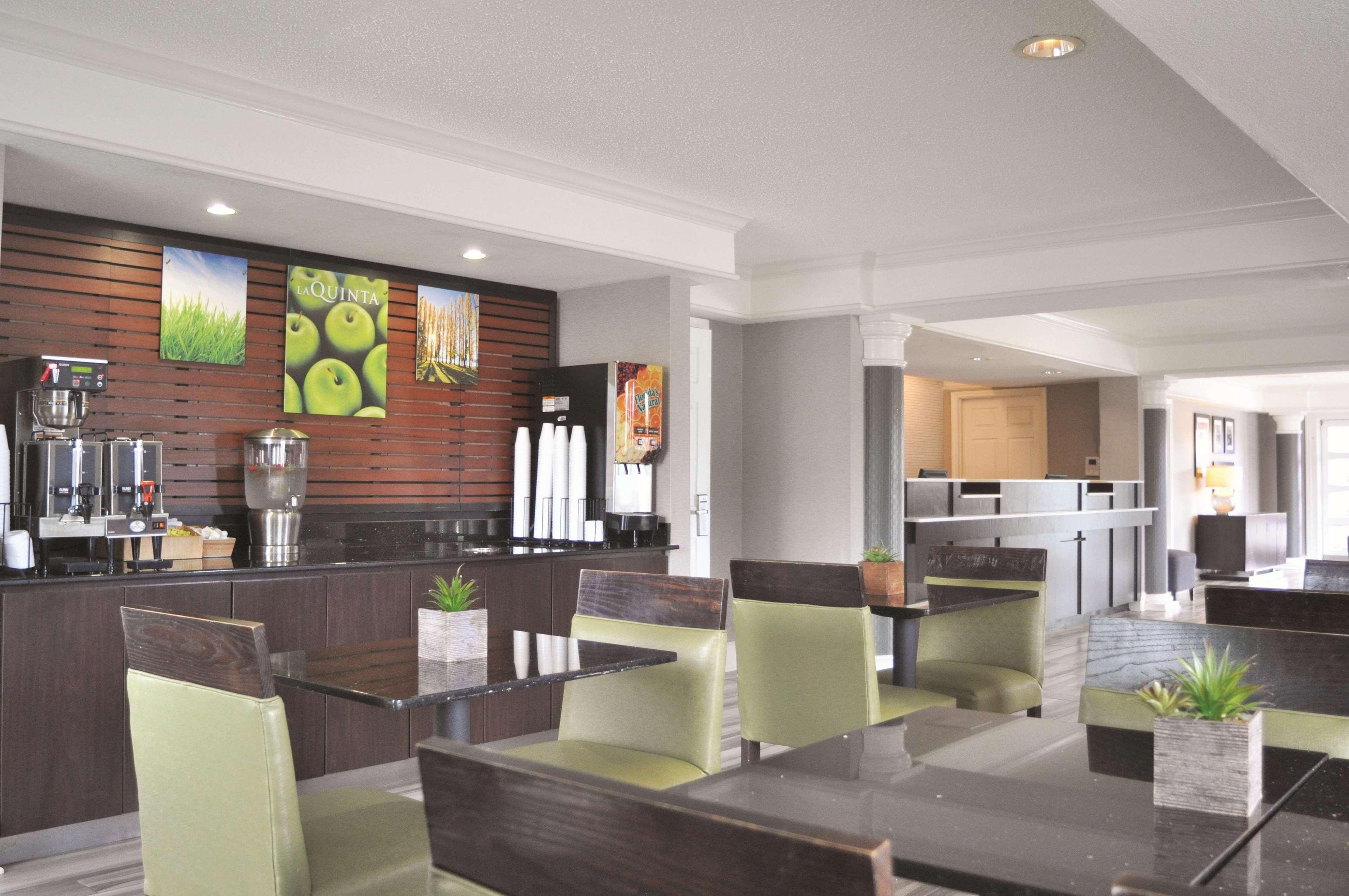 La Quinta Inn By Wyndham Dallas Uptown Bagian luar foto
