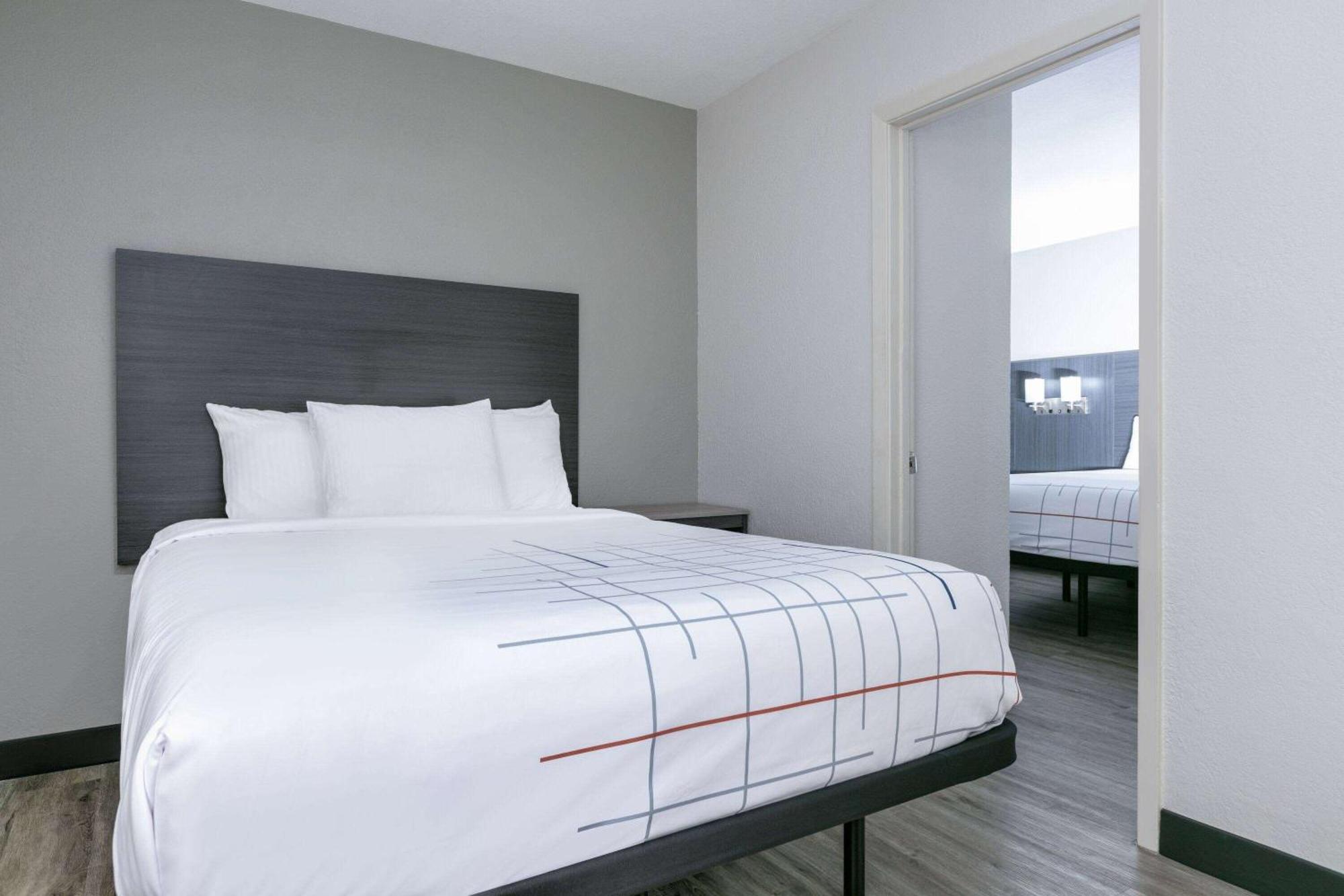La Quinta Inn By Wyndham Dallas Uptown Bagian luar foto