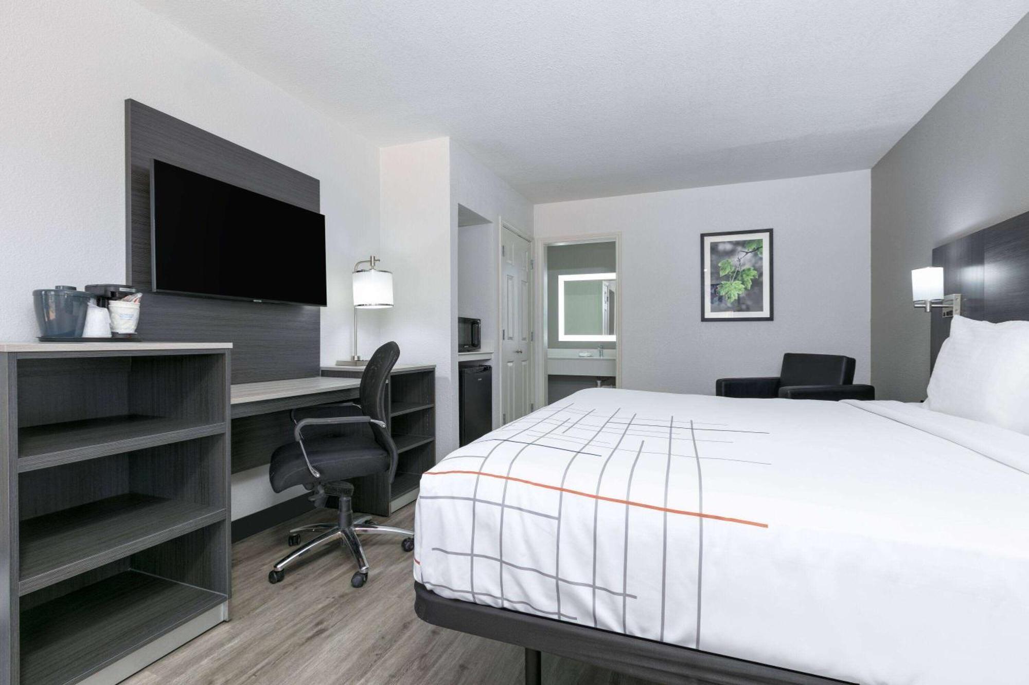 La Quinta Inn By Wyndham Dallas Uptown Bagian luar foto