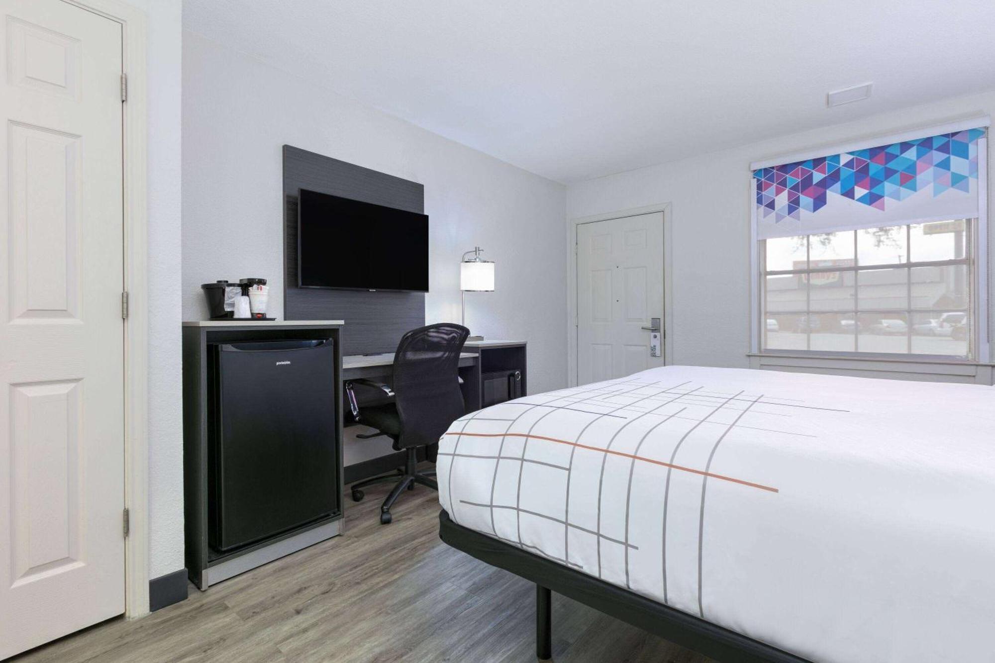 La Quinta Inn By Wyndham Dallas Uptown Bagian luar foto