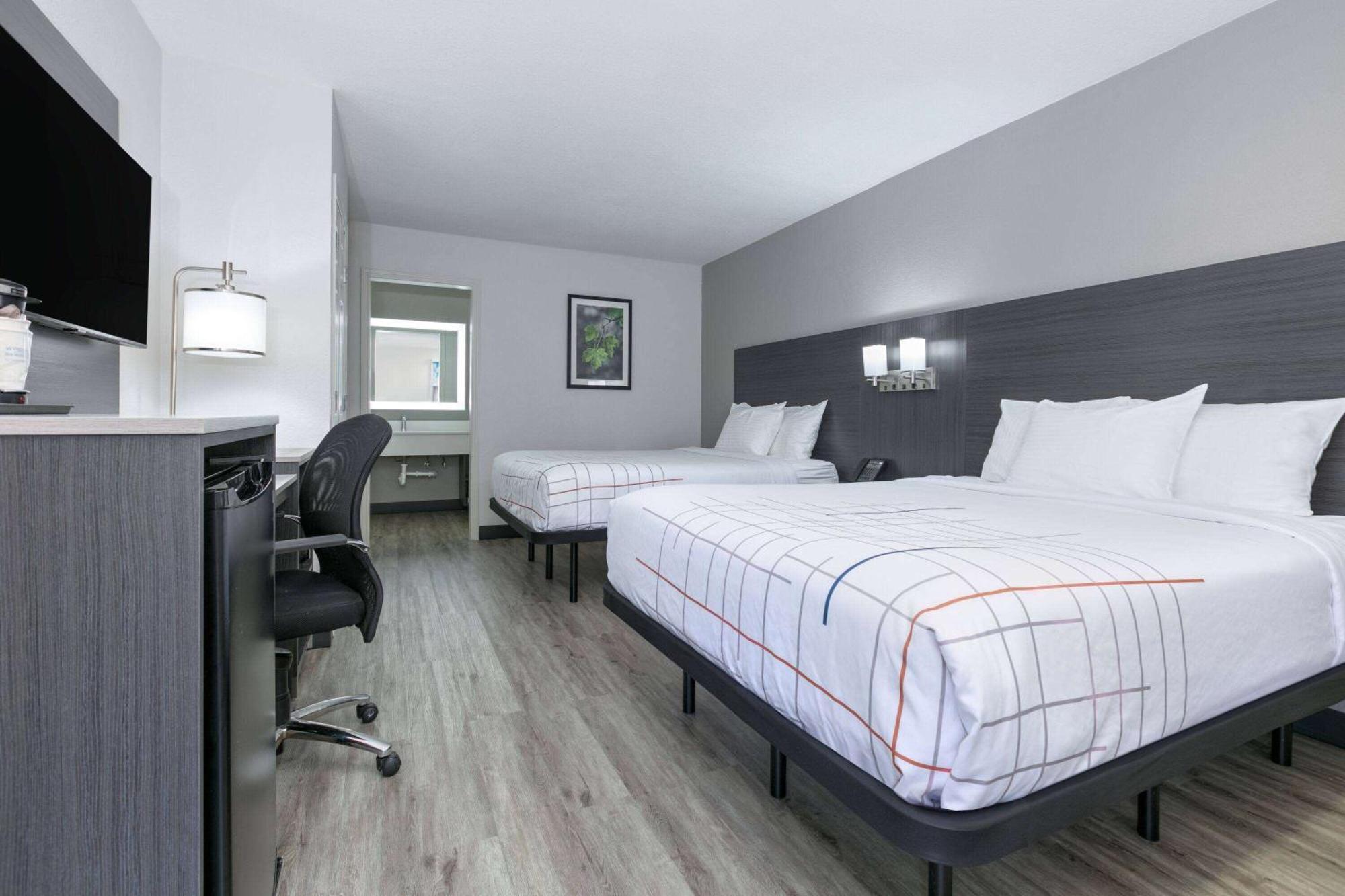 La Quinta Inn By Wyndham Dallas Uptown Bagian luar foto