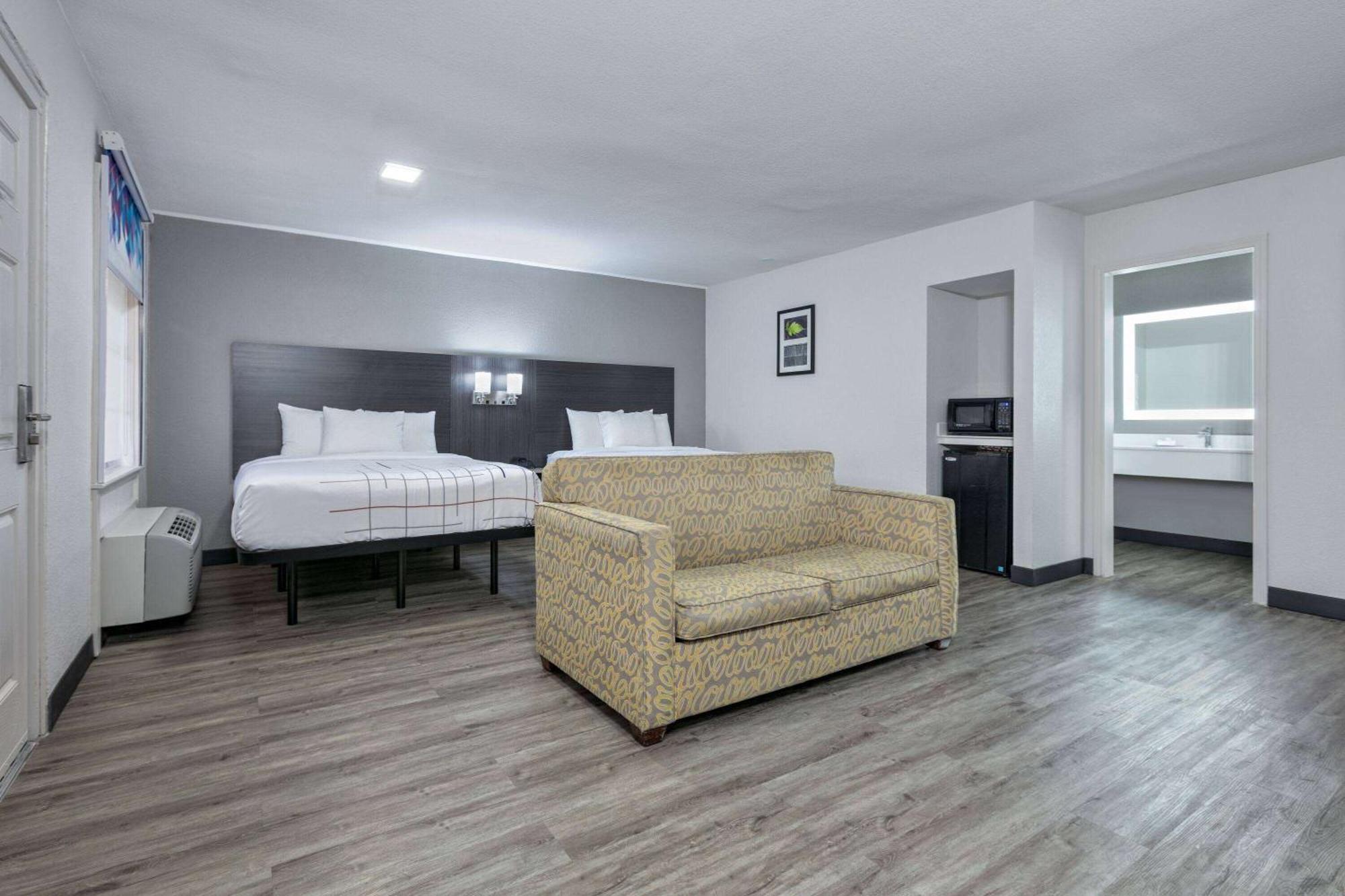 La Quinta Inn By Wyndham Dallas Uptown Bagian luar foto