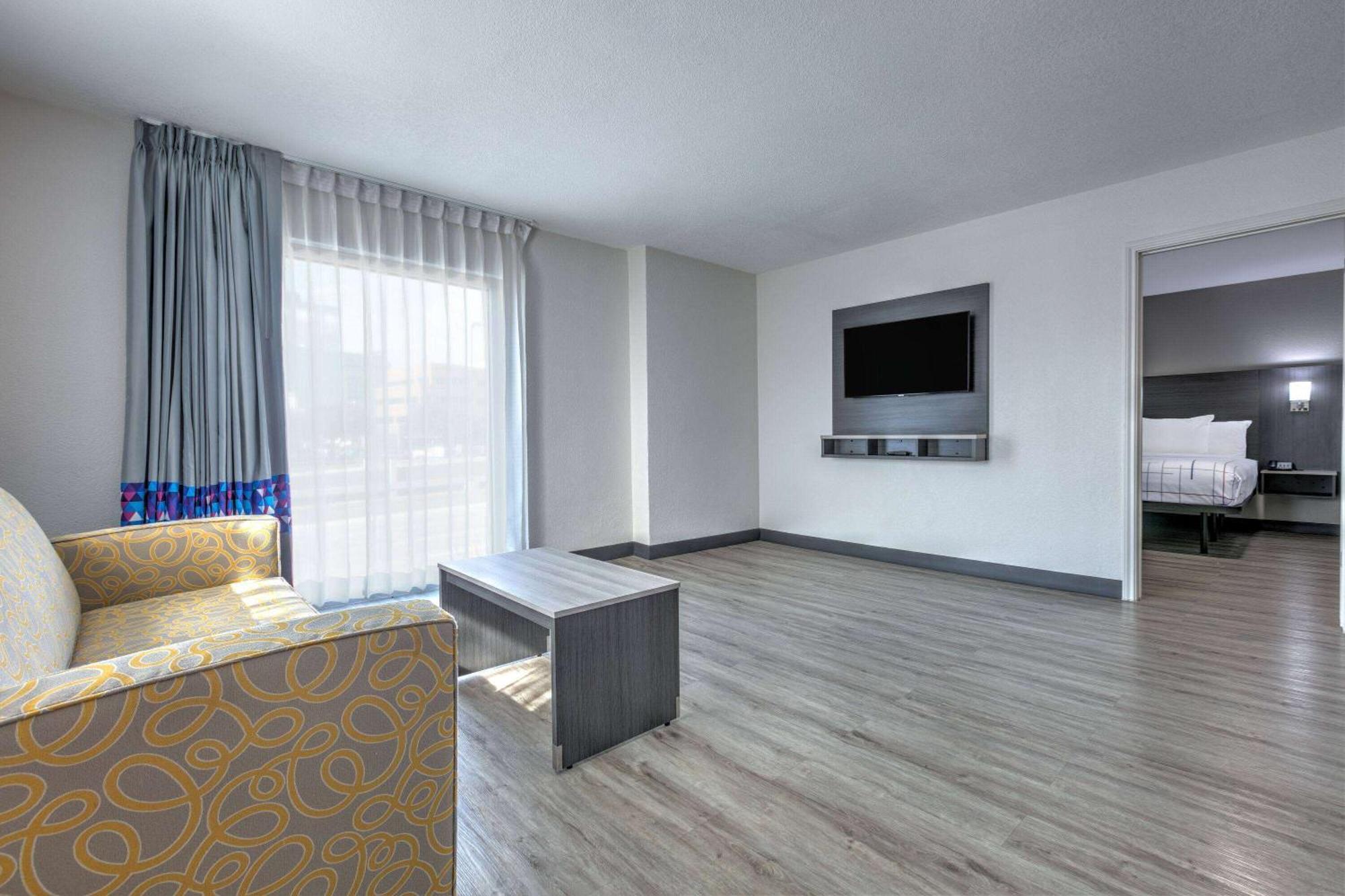 La Quinta Inn By Wyndham Dallas Uptown Bagian luar foto