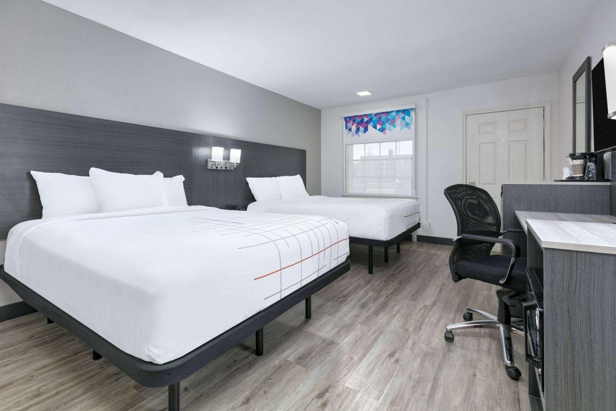La Quinta Inn By Wyndham Dallas Uptown Bagian luar foto