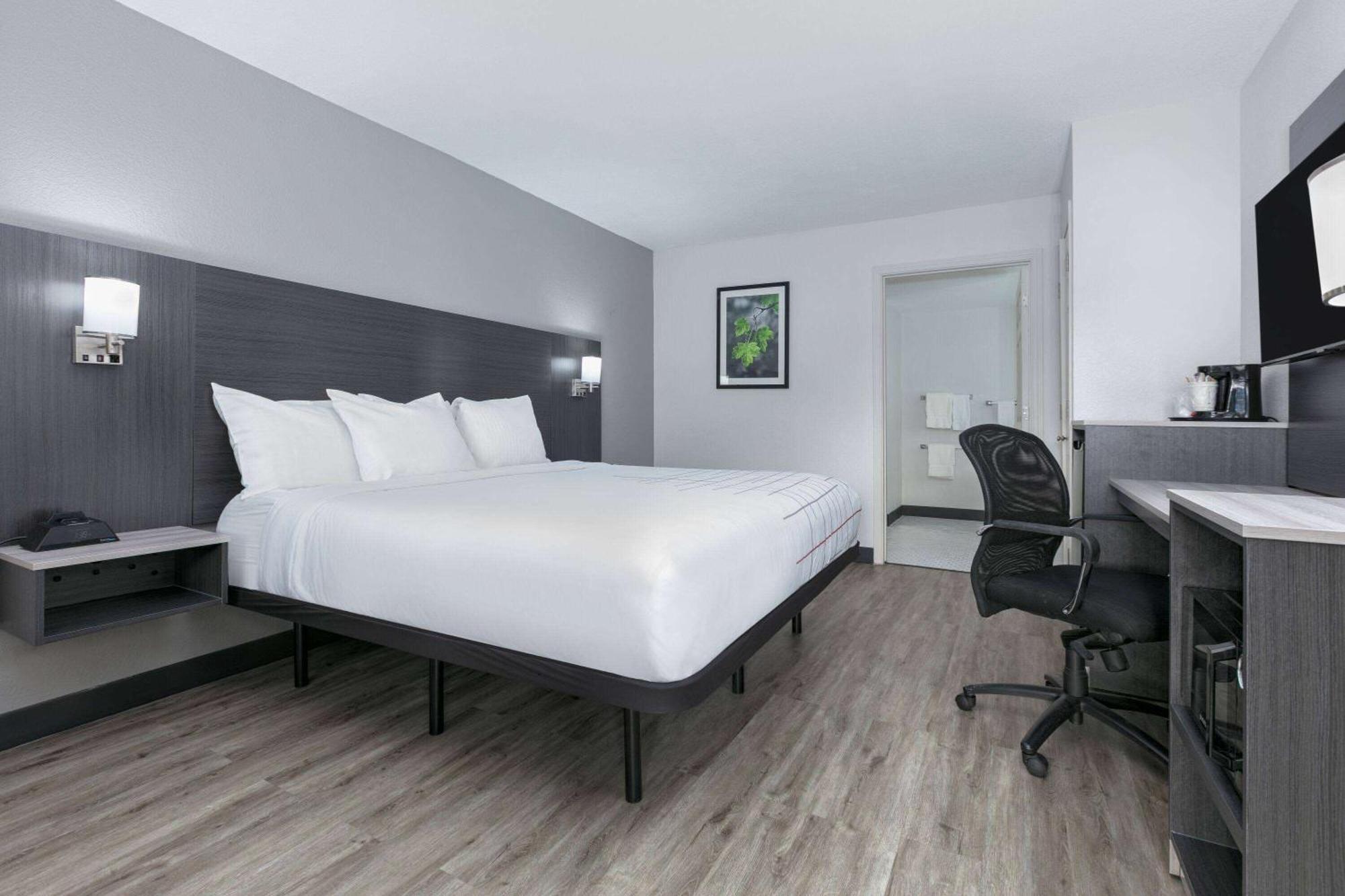 La Quinta Inn By Wyndham Dallas Uptown Bagian luar foto