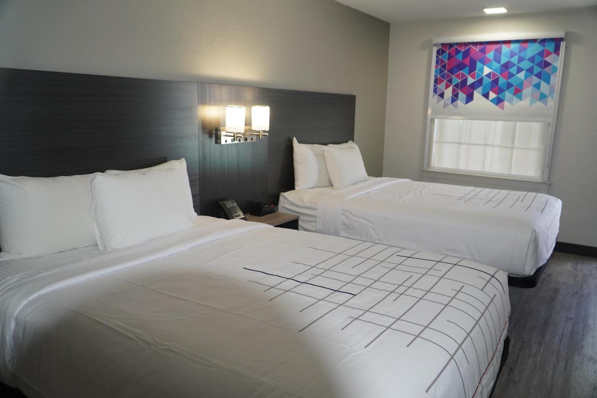 La Quinta Inn By Wyndham Dallas Uptown Bagian luar foto