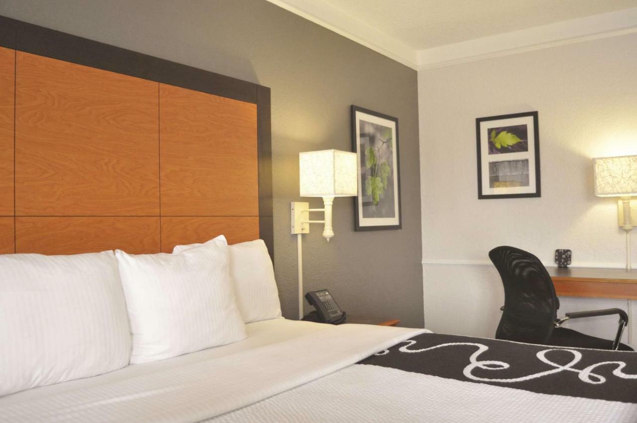 La Quinta Inn By Wyndham Dallas Uptown Bagian luar foto