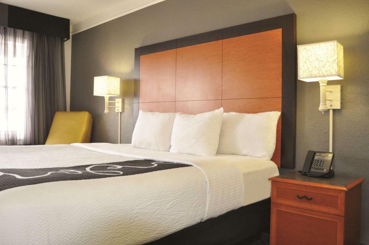 La Quinta Inn By Wyndham Dallas Uptown Bagian luar foto